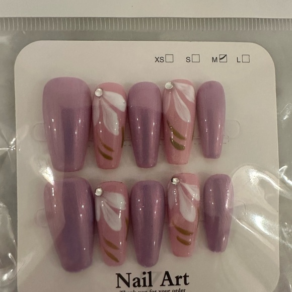 Assorted Press-On Nail Set - Picture 10 of 16
